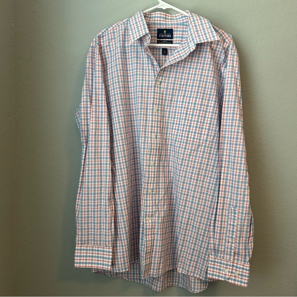 Stafford Men's Blue and White Checkered Shirt